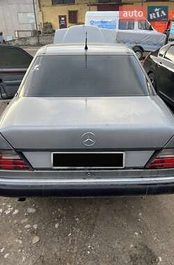 Седан Mercedes-Benz E-Class 1992 в Ивано-Франковске