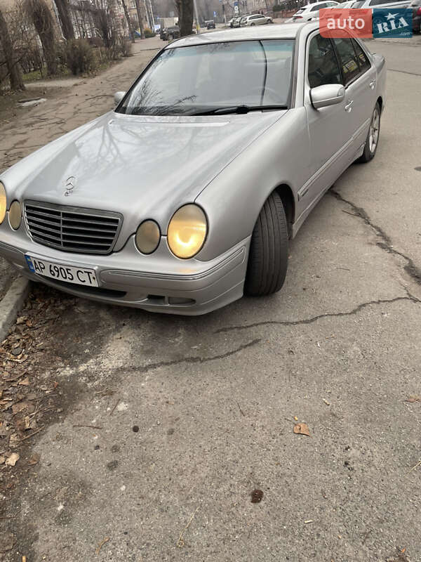 Седан Mercedes-Benz E-Class 2000 в Запоріжжі