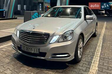 Седан Mercedes-Benz E-Class 2011 в Чернівцях