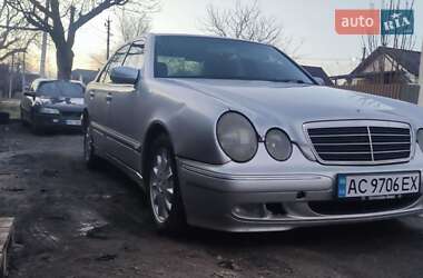 Седан Mercedes-Benz E-Class 2000 в Нововолынске