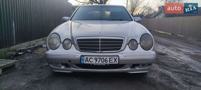 Седан Mercedes-Benz E-Class 2000 в Нововолынске