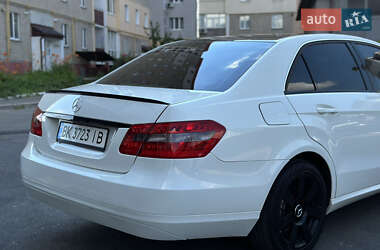 Седан Mercedes-Benz E-Class 2010 в Чернігові