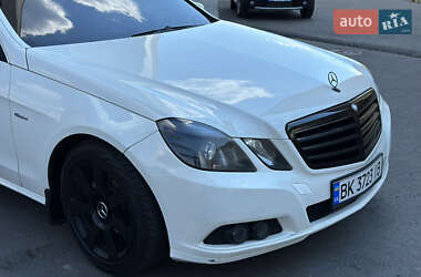 Седан Mercedes-Benz E-Class 2010 в Чернігові