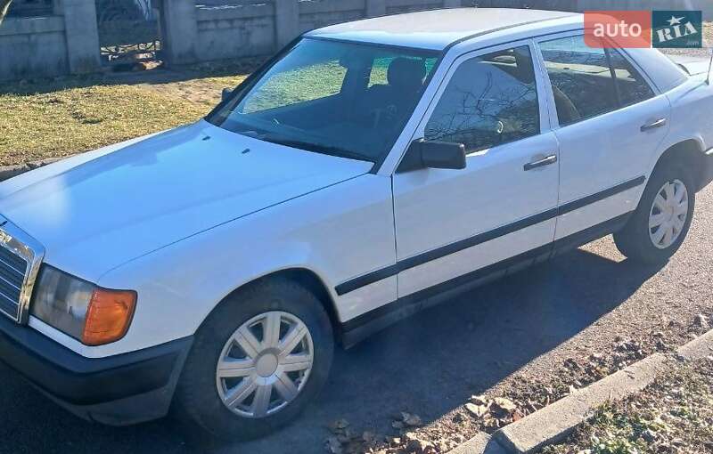 Седан Mercedes-Benz E-Class 1988 в 