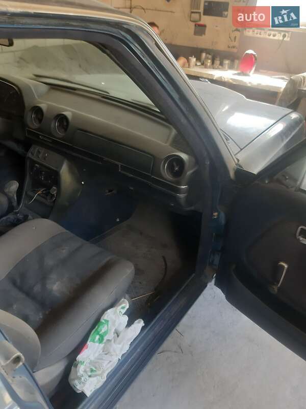 Седан Mercedes-Benz E-Class 1980 в Днепре