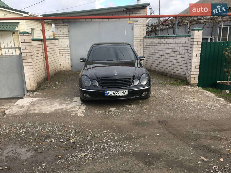 Седан Mercedes-Benz E-Class 2002 в Дніпрі