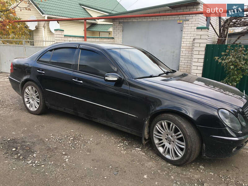 Седан Mercedes-Benz E-Class 2002 в Дніпрі