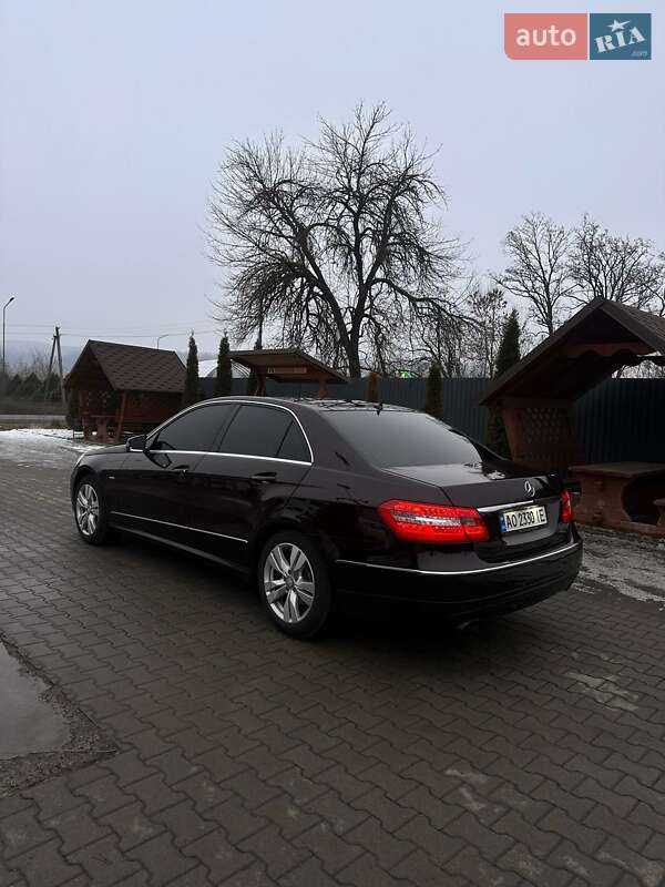 Седан Mercedes-Benz E-Class 2009 в Іршаві