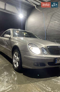 Седан Mercedes-Benz E-Class 2004 в Самборі