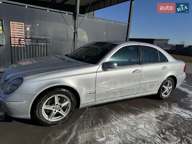 Седан Mercedes-Benz E-Class 2005 в Вишкові