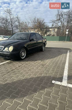 Седан Mercedes-Benz E-Class 2000 в Києві