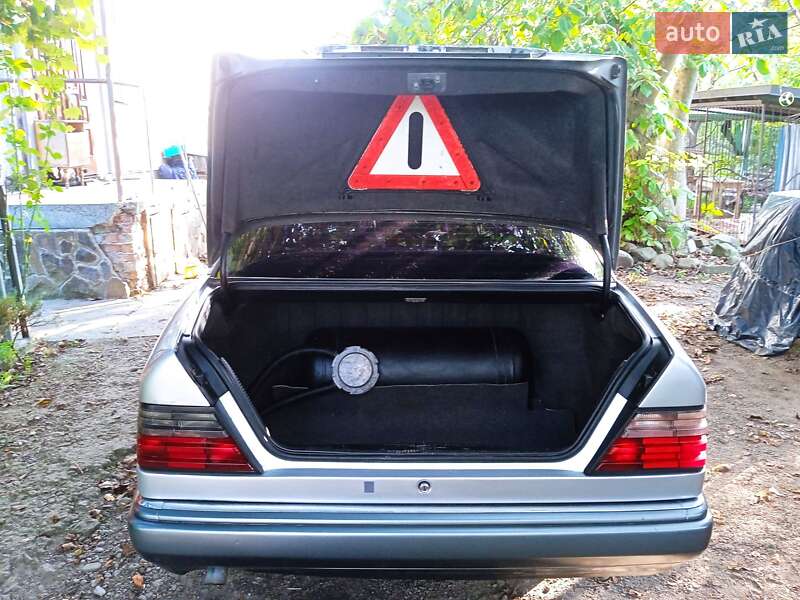 Седан Mercedes-Benz E-Class 1994 в Івано-Франківську
