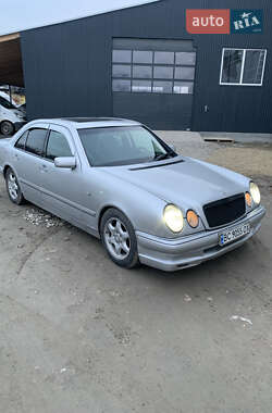 Седан Mercedes-Benz E-Class 1998 в Львові