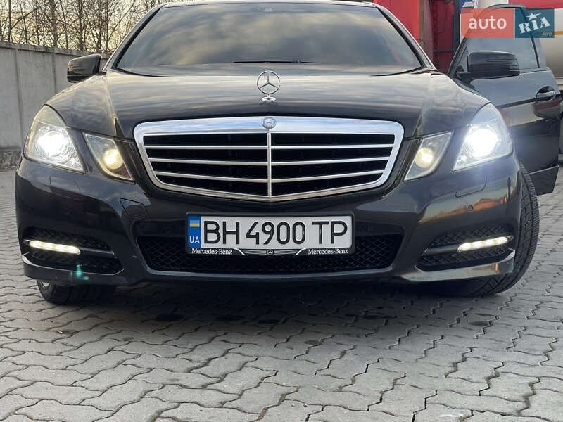 Седан Mercedes-Benz E-Class 2012 в Сарнах