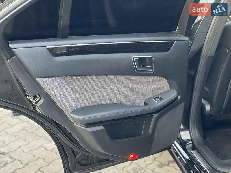 Седан Mercedes-Benz E-Class 2012 в Сарнах