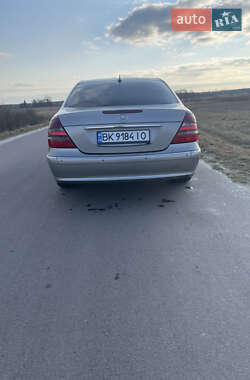 Седан Mercedes-Benz E-Class 2003 в Березному