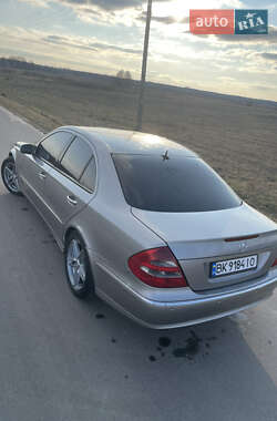 Седан Mercedes-Benz E-Class 2003 в Березному