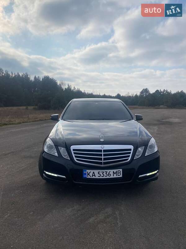 Седан Mercedes-Benz E-Class 2011 в Ратному