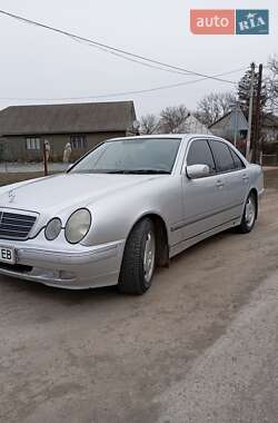 Седан Mercedes-Benz E-Class 2000 в Кельменцях