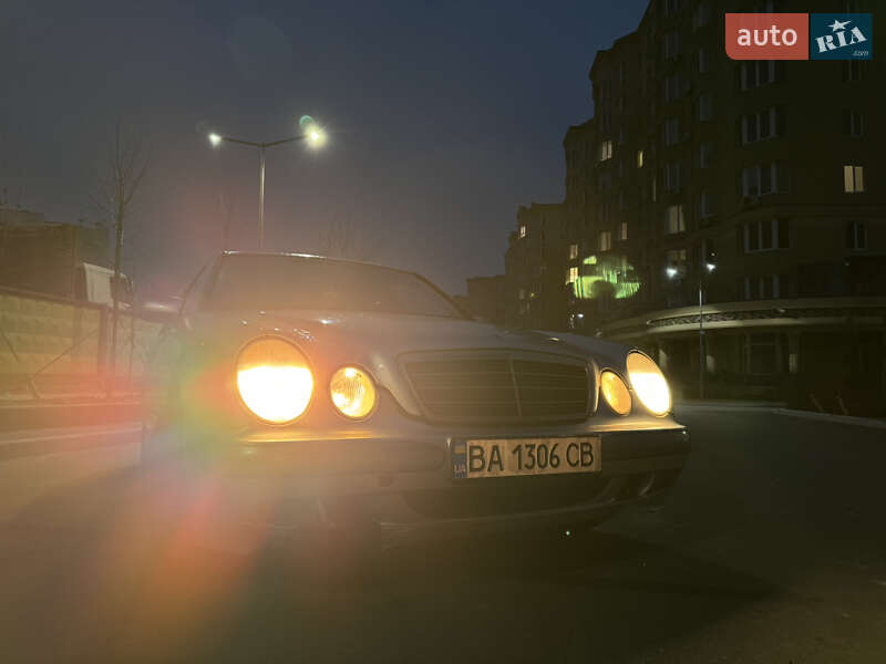 Седан Mercedes-Benz E-Class 2001 в Софіївській Борщагівці