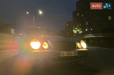 Седан Mercedes-Benz E-Class 2001 в 