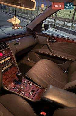Седан Mercedes-Benz E-Class 2001 в 