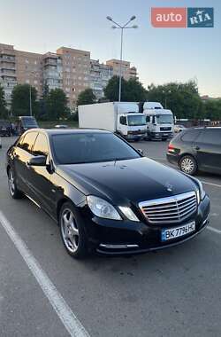 Седан Mercedes-Benz E-Class 2011 в Рівному