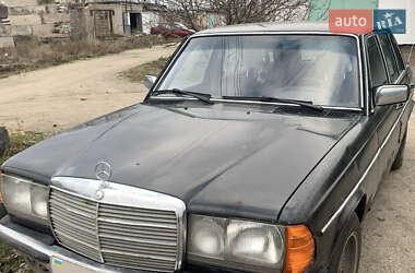 Седан Mercedes-Benz E-Class 1976 в Покрові