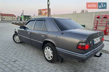 Седан Mercedes-Benz E-Class 1993 в Одессе