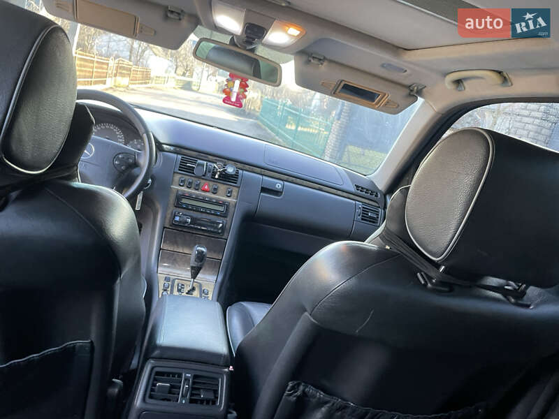 Седан Mercedes-Benz E-Class 2001 в Сокалі