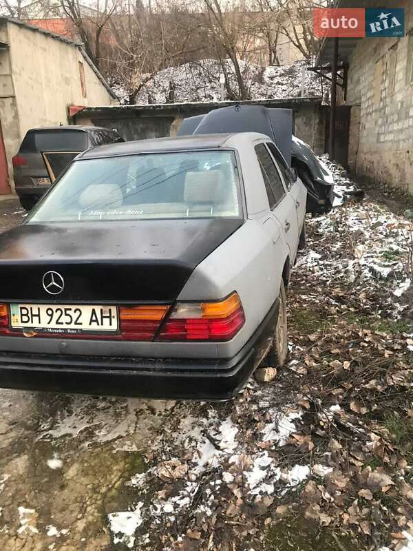 Mercedes-Benz E-Class 1988