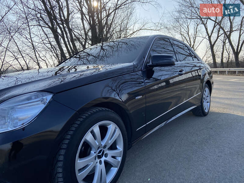Седан Mercedes-Benz E-Class 2011 в Могилев-Подольске
