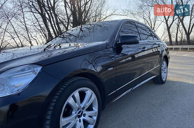 Седан Mercedes-Benz E-Class 2011 в 
