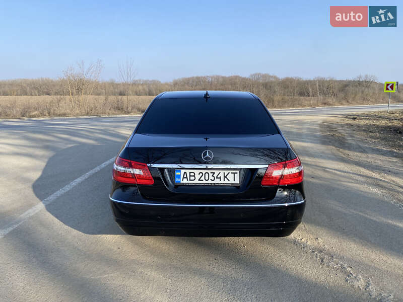 Седан Mercedes-Benz E-Class 2011 в Могилев-Подольске