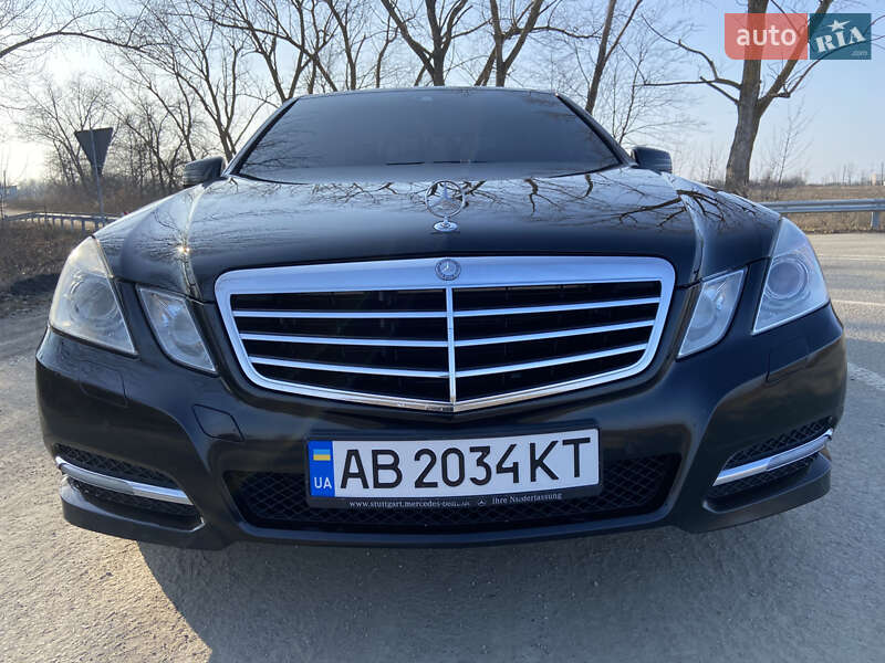 Седан Mercedes-Benz E-Class 2011 в Могилев-Подольске