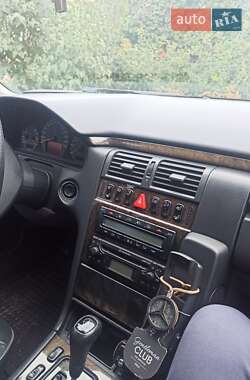 Седан Mercedes-Benz E-Class 2000 в 