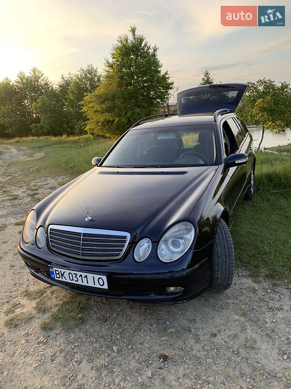 Mercedes-Benz E-Class 2004 Mercedes-Benz E-Class 2004