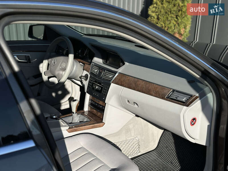 Седан Mercedes-Benz E-Class 2012 в Рівному