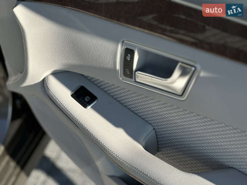 Седан Mercedes-Benz E-Class 2012 в Рівному