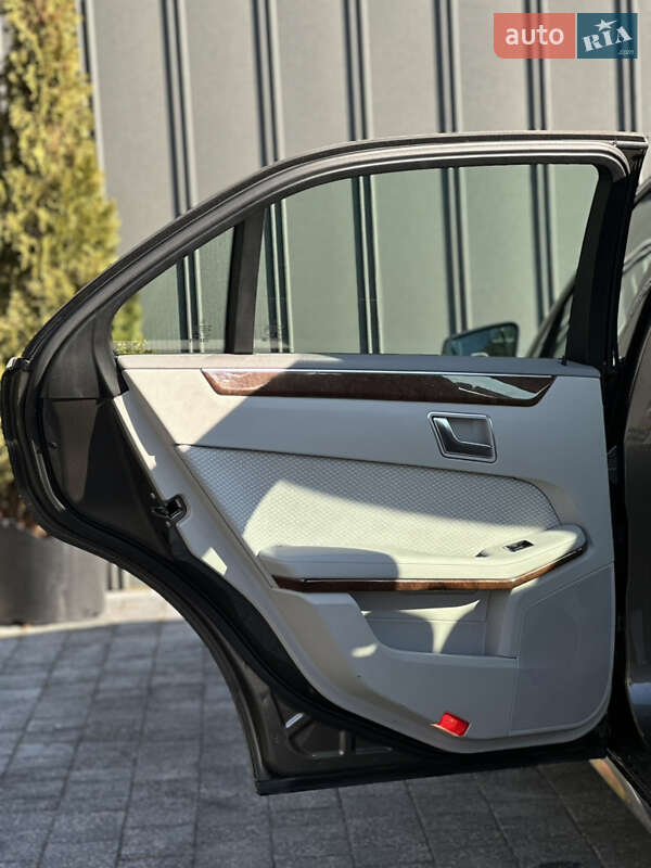 Седан Mercedes-Benz E-Class 2012 в Рівному