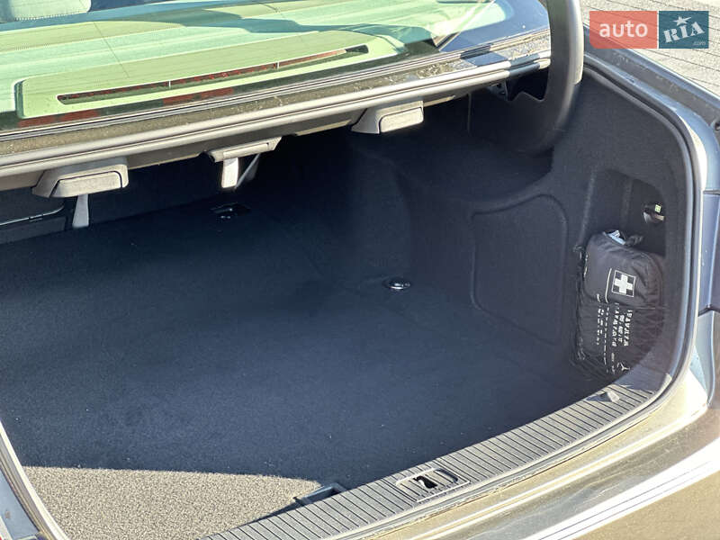 Седан Mercedes-Benz E-Class 2012 в Рівному