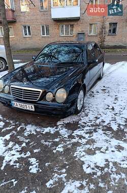 Седан Mercedes-Benz E-Class 2000 в Коростені