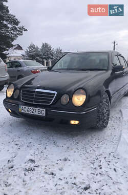 Седан Mercedes-Benz E-Class 1999 в Вараше