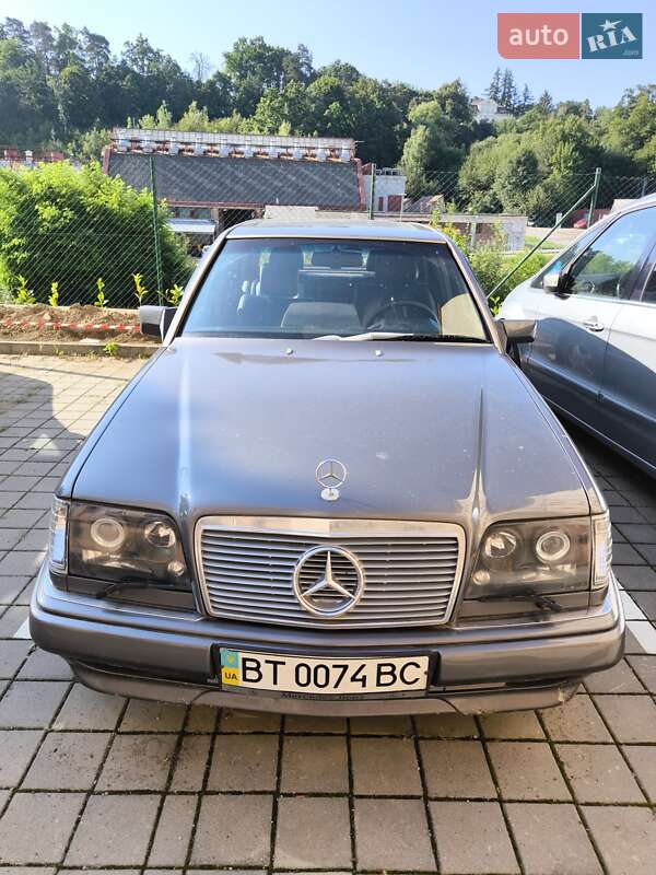 Седан Mercedes-Benz E-Class 1989 в Киеве