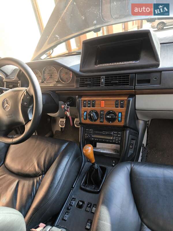 Седан Mercedes-Benz E-Class 1989 в Киеве