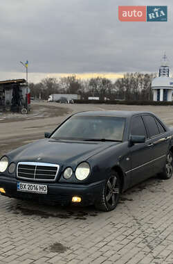 Седан Mercedes-Benz E-Class 1999 в Черновцах