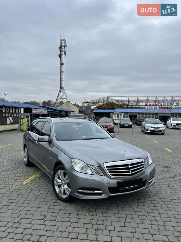 Універсал Mercedes-Benz E-Class 2011 в Чернівцях