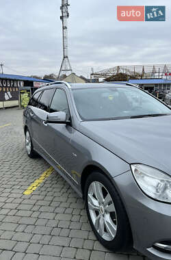 Універсал Mercedes-Benz E-Class 2011 в Чернівцях