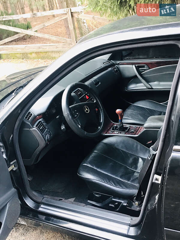 Седан Mercedes-Benz E-Class 2001 в Владимирце
