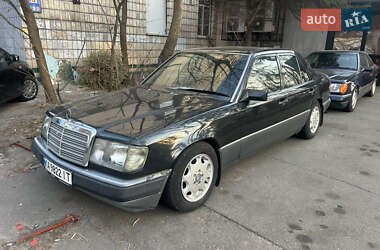 Седан Mercedes-Benz E-Class 1990 в Киеве